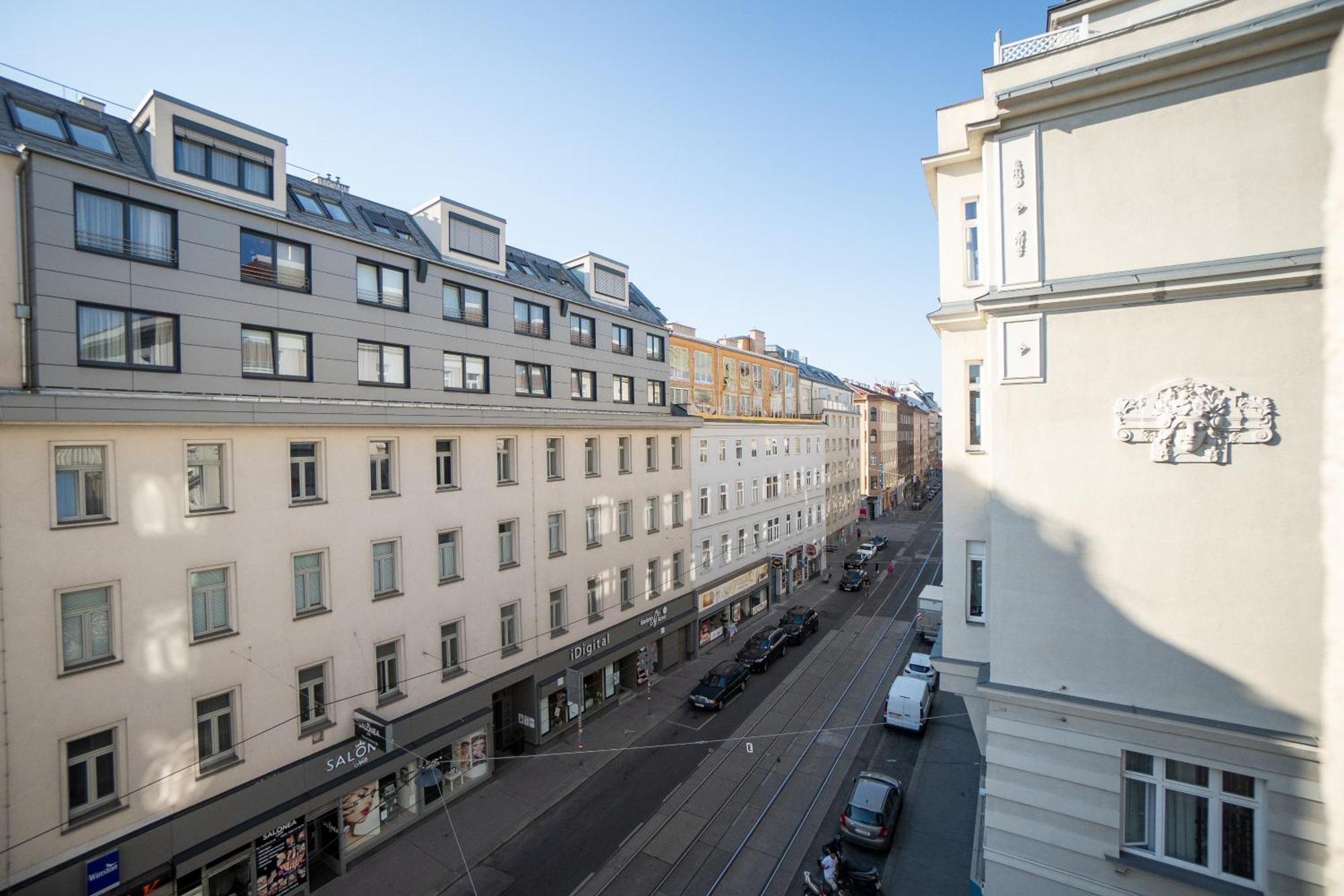 Beautiful New Near Center Apartament